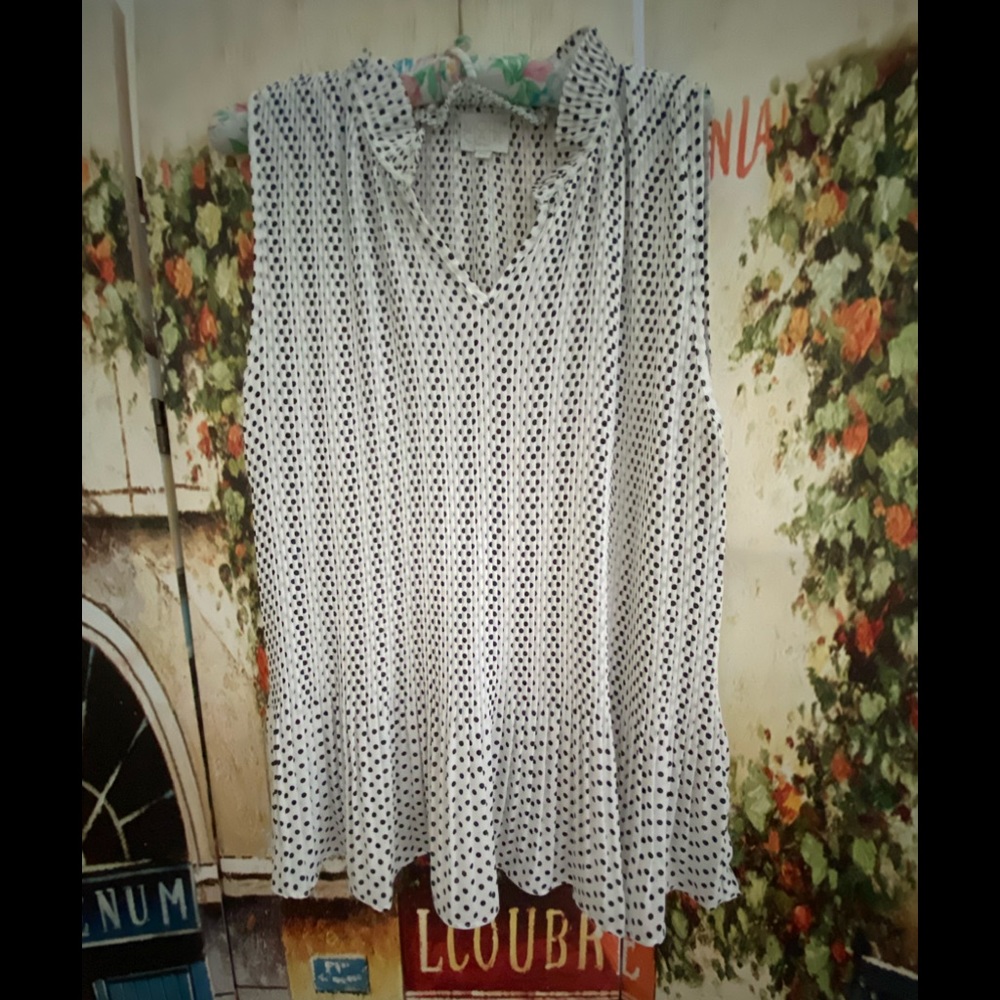 Violet Claire ruffled tank top